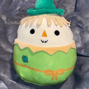 Samuel (The Scarecrow) 8” Squishmallow.